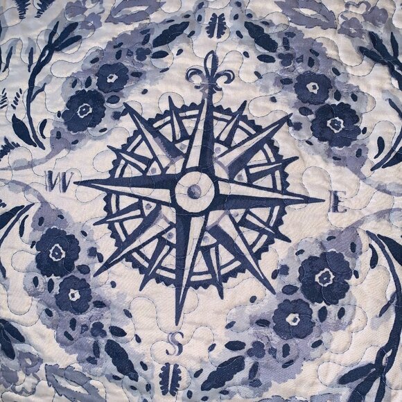 Reversible Blue / White Nautical Rose Queen Comforter / Quilt + 2 Standard Shams - Picture 2 of 3